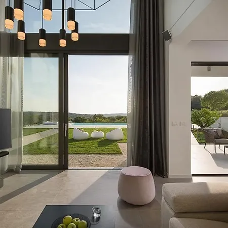 Beautiful ! 4 Bedrooms !!! Ferienhaus