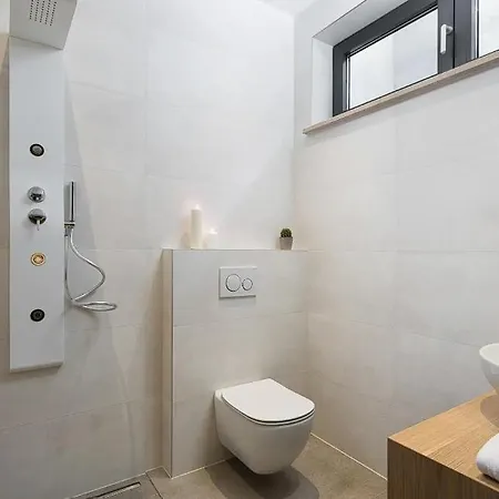 Beautiful ! 4 Bedrooms !!! *