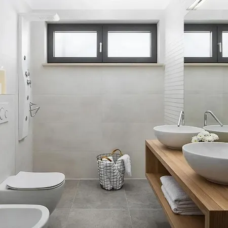 Beautiful ! 4 Bedrooms !!! *