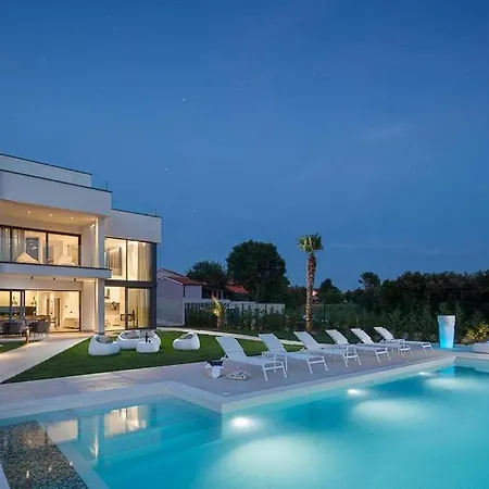 Beautiful ! 4 Bedrooms !!! Holiday home