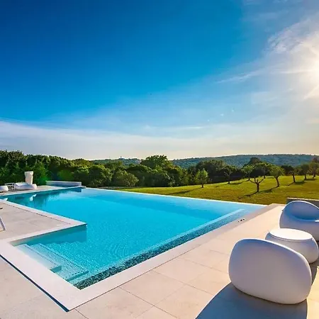 Beautiful ! 4 Bedrooms !!! *